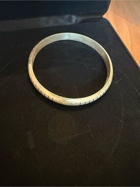 Vintage Taxco Mexico TE-36 925  Bangle Bracelet – Engraved Modernist Line Detail